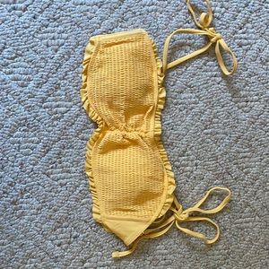 Yellow ruffled Hollister bikini top size small with removable straps